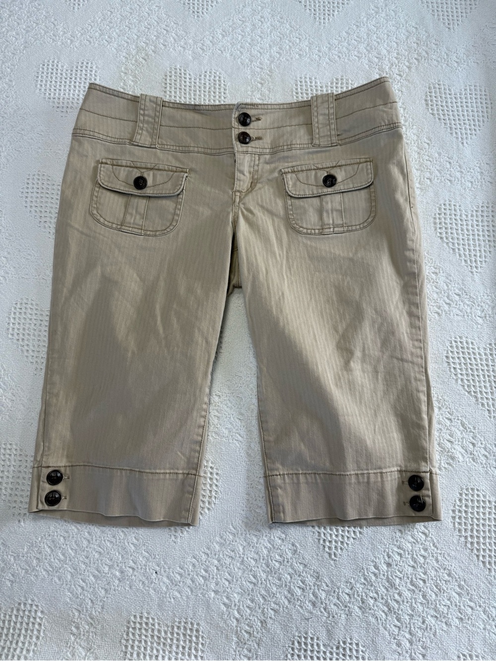 Y2K Low Rise Nori Khaki Capri Pants with Button Pockets (9)
